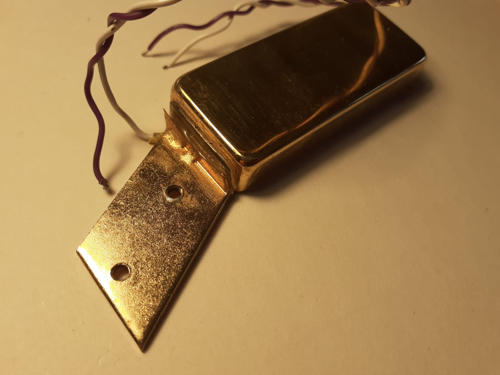 Is it possible to modify a Gibson BJB pickup for adjustable pole pieces?-bjb-pickup-top-jpg