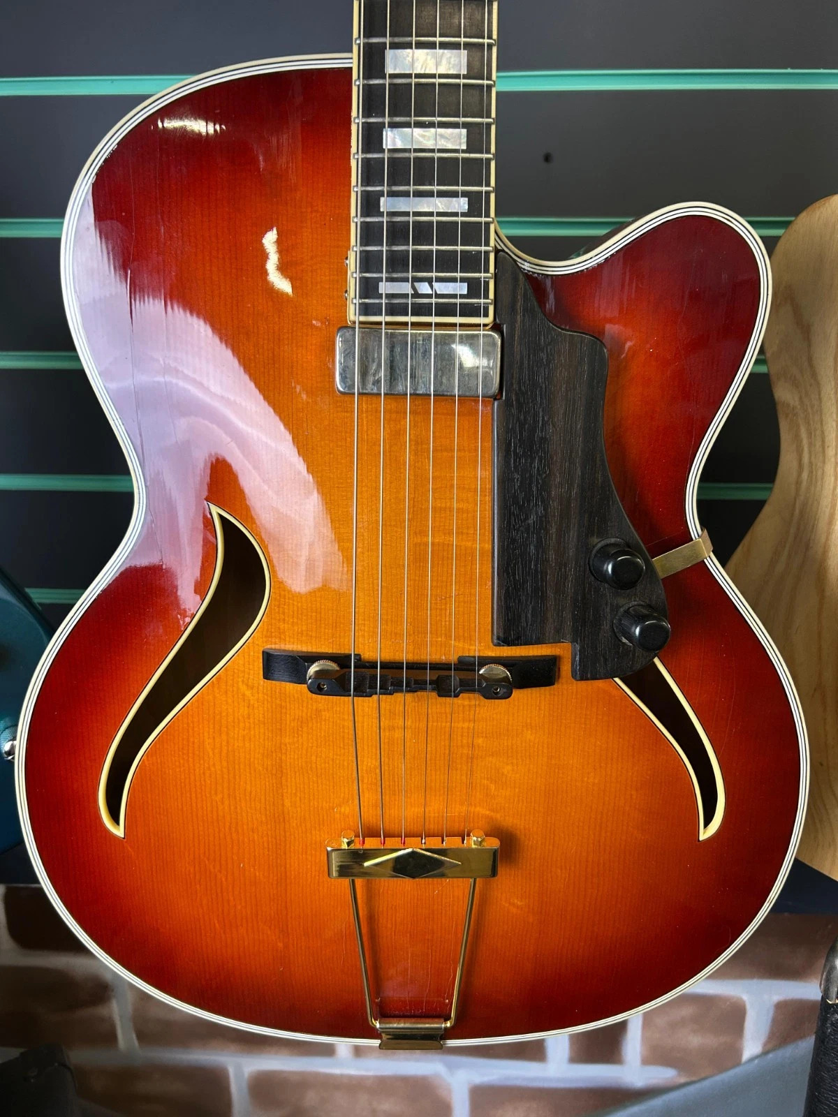 Weird Hofner Jazzica-2-jpg