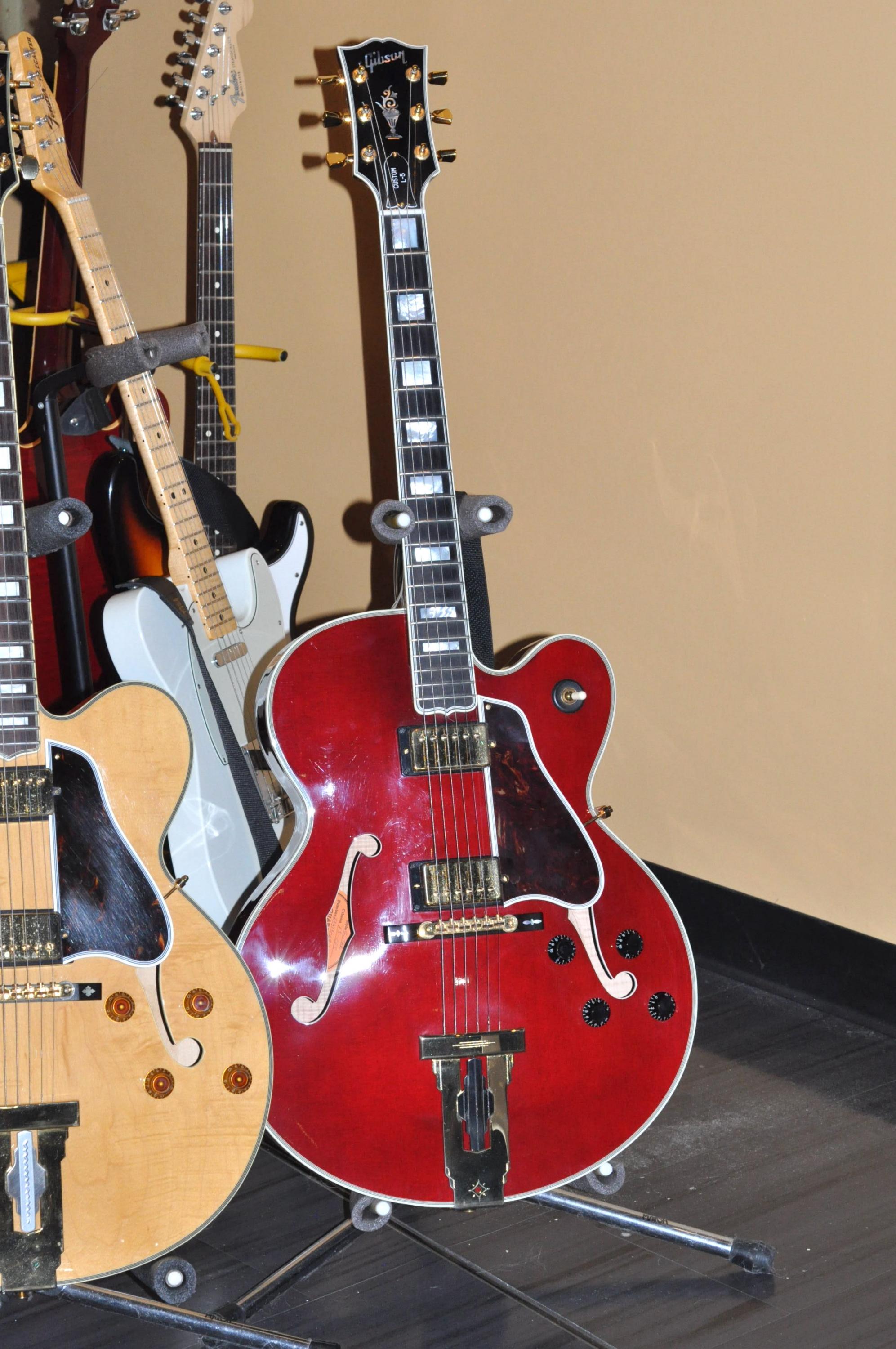 This Guitar Collection Is Begging for a Red L-5CES-dsc_1018-jpg