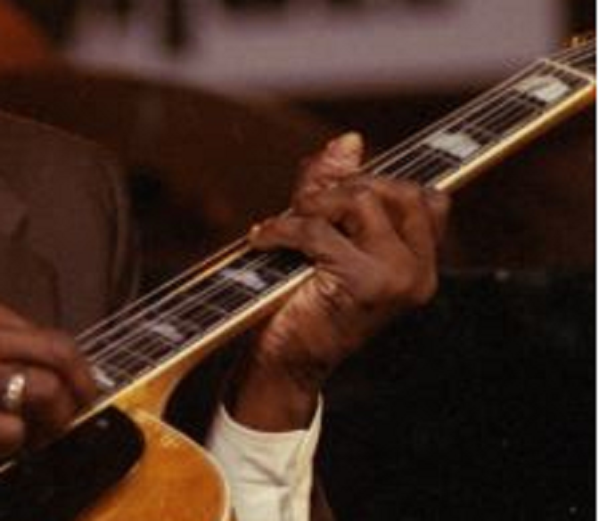 How difficult would an 18 inch guitar be for someone 5'3"?-freddiegreenscaryaction1-png
