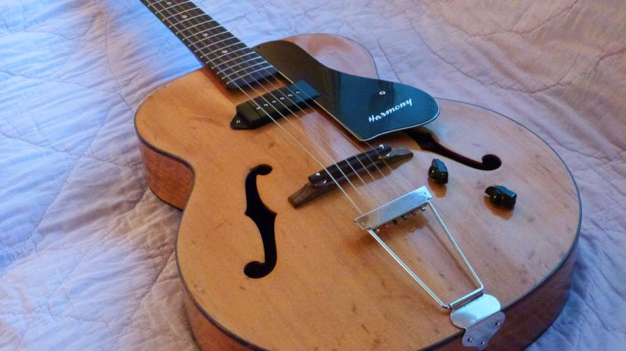 Advice on Buying a Cheap Jazz Guitar-p1000432-jpg