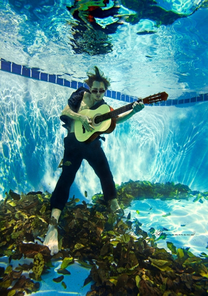 Guitars and Humidity-underwater_guitar_rock_solomon_by_romi_burianova-jpg