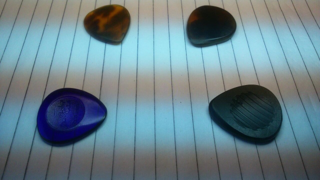 Guitar PICKS, GRIPS and accessories-dsc_0326-640x360-jpg