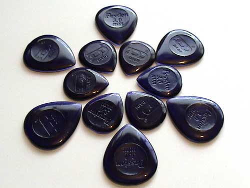 Guitar Picks With a Dark Tone-lrgscalestubby-3mm-jpg