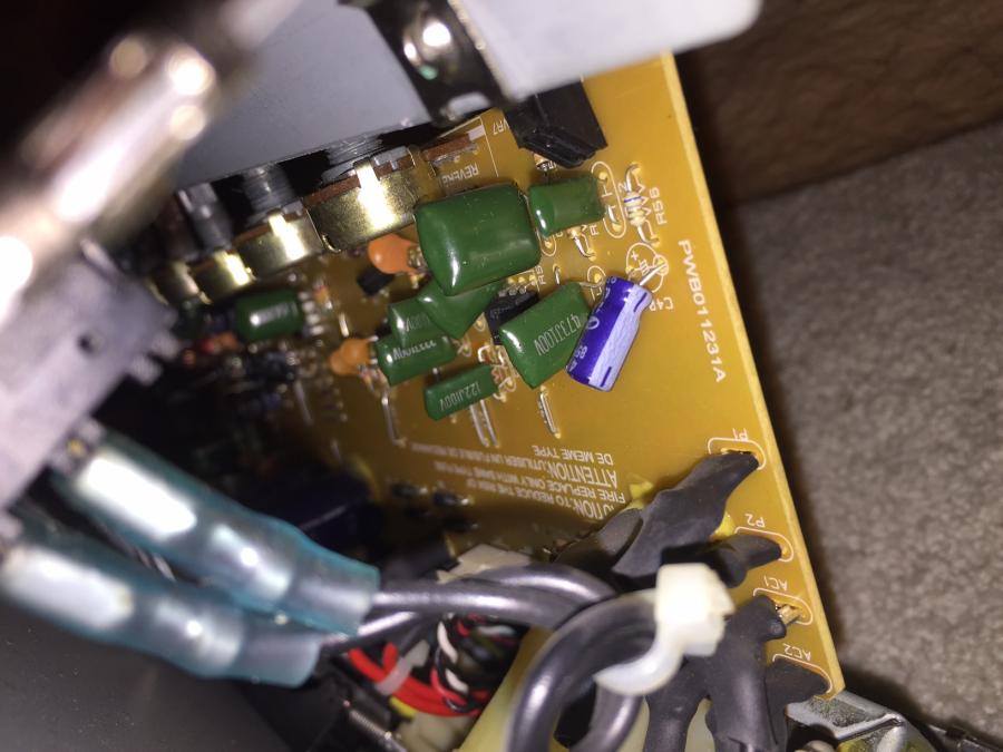 Can a novice repair a solid state amp?-img_0189-jpg