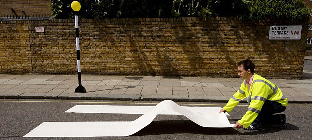 An "Aaron Cowles" 1984 Gibson Citation-pop-up-zebra-crossing-jpg