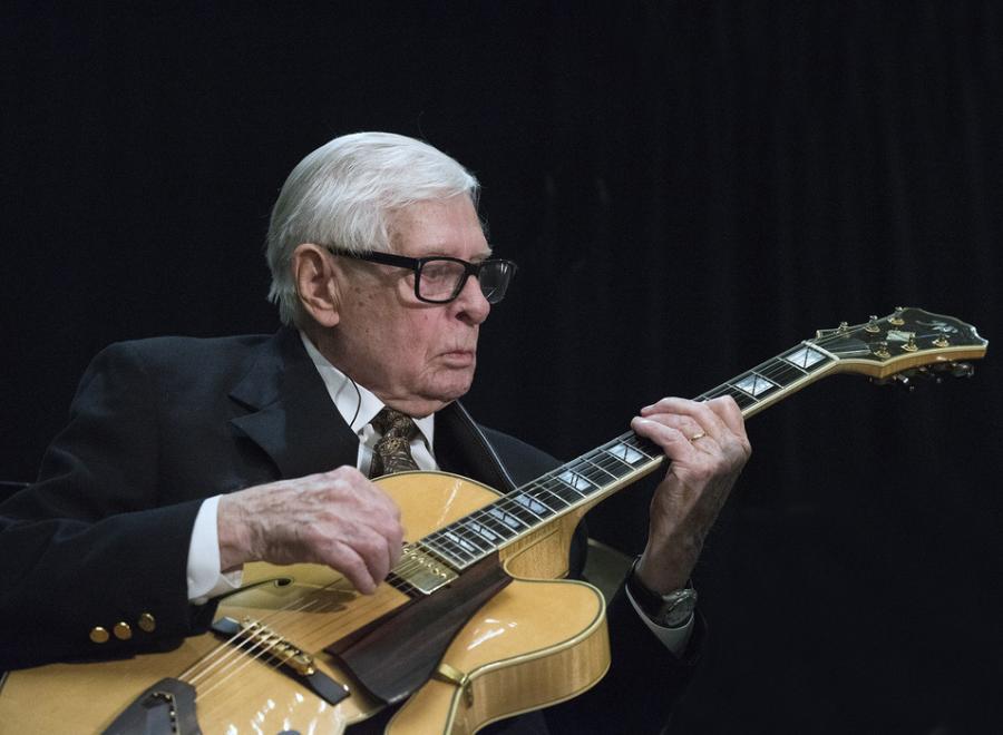 D'Aquisto Jim Hall Documentary-_dsc0660e_eb_mundell_lowe_1_-jpg