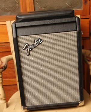 When you gig do you bring your own stool/ guitar throne ?-fender_amp_seat-jpg