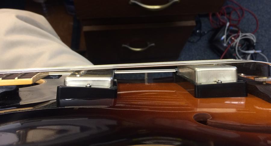 Crooked pickup on Gibson ES-175-img_4222-jpg