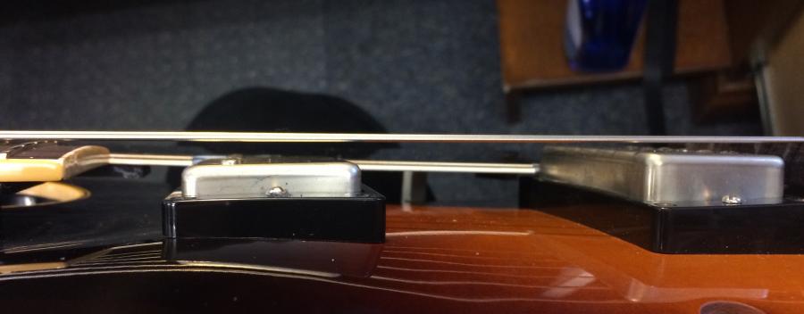 Crooked pickup on Gibson ES-175-img_4232-jpg