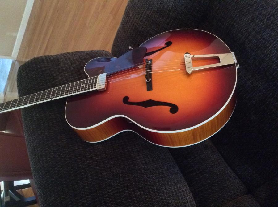 Gibson Solid Formed 17&quot; Venetion Cutaway-image-jpg