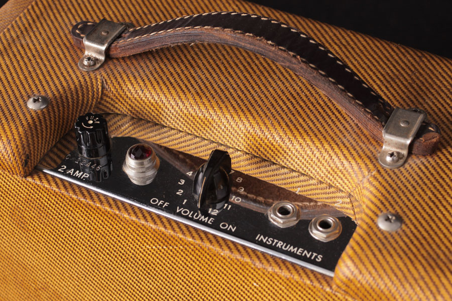 Henriksen The Bud-champ-0811-detail-amp-controls-jpg