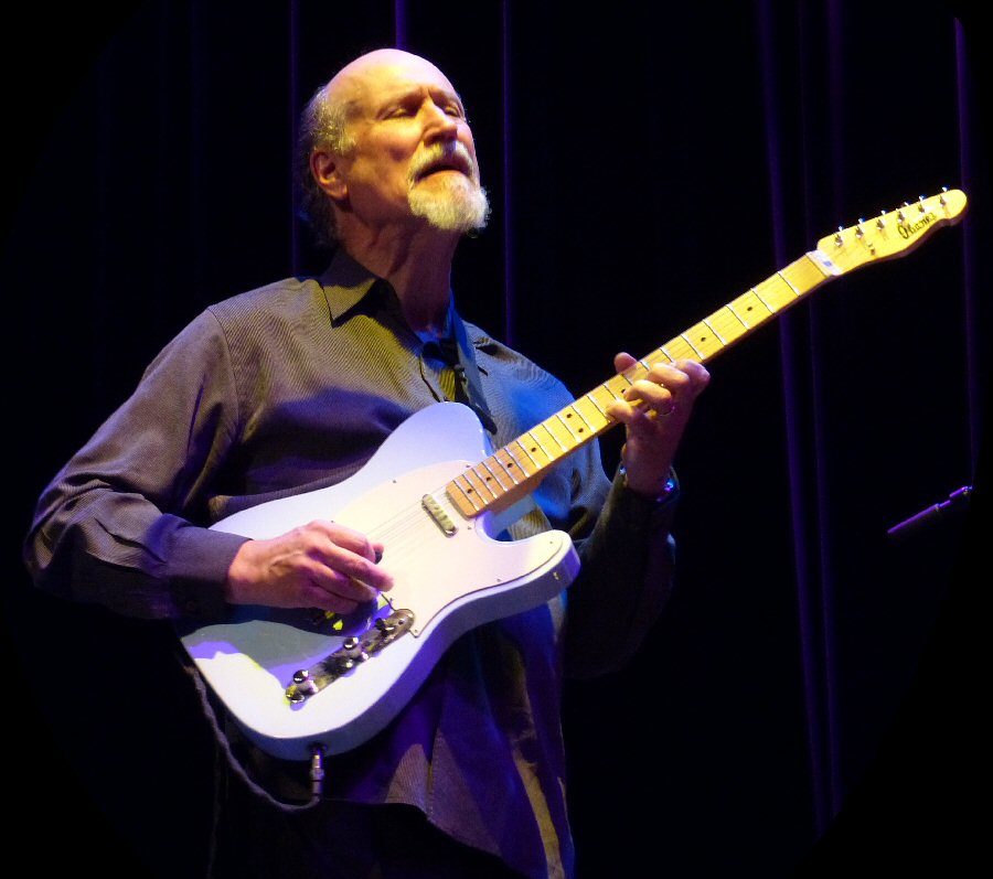 Why do you never see jazz guitars with maple fretboards?-fa-2013-09-24-john-scofield-02-jpg