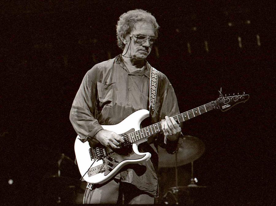 Master Guitarists Playing Cheap Guitars-j-j-_cale-jpg