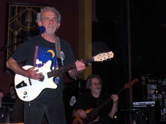 Master Guitarists Playing Cheap Guitars-jj-cale-jpg