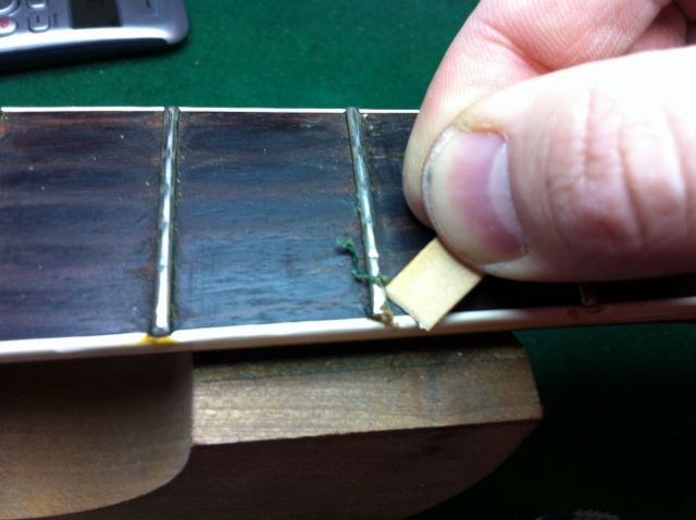 Good and safe product to clean dirty guitar fretboard?-img_0374-640x478-jpg