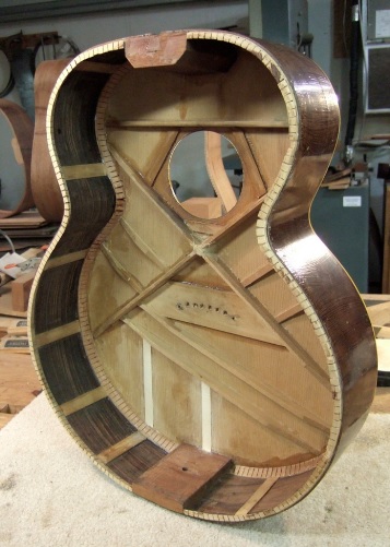 a look inside an ES-300-1940-gibson-j-200-jpg