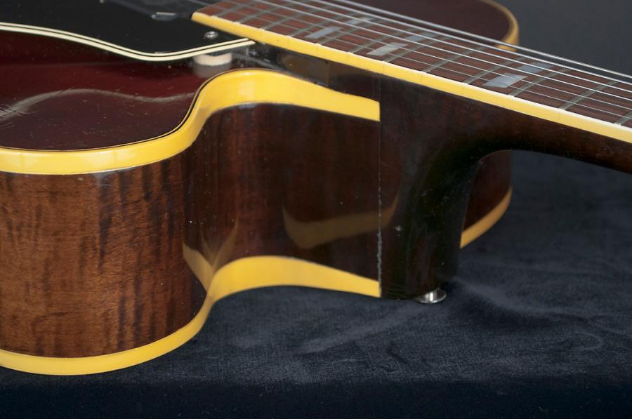 Variations in Gibson cutaway binding width.-xkrxzhgxto6zjcb49haf-jpg
