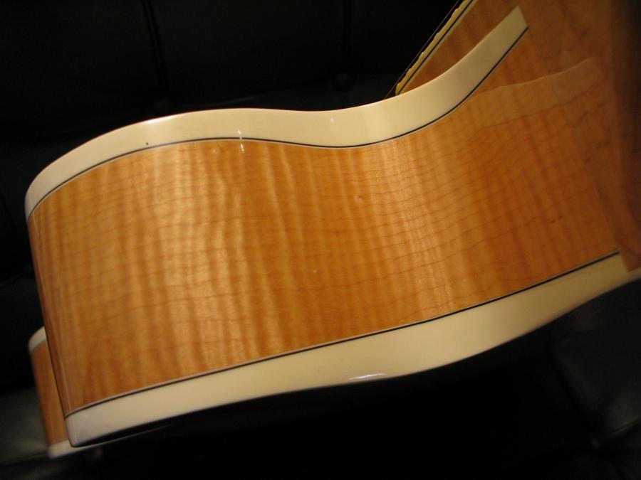 Variations in Gibson cutaway binding width.-cutaway-heritage-se_0874-jpg