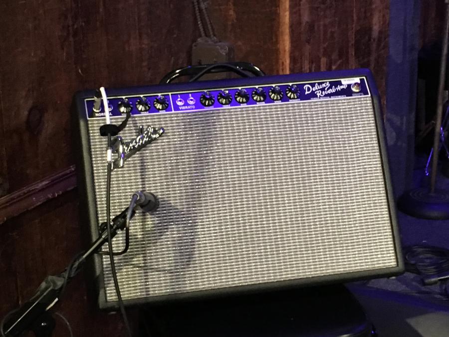 Old deluxe reverb amps!-img_0373-jpg