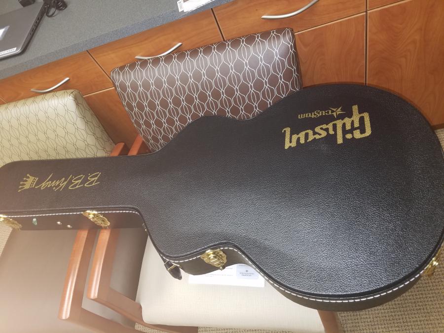 CME Memphis Gibson Lucille with a clear flaw-20171004_122934-jpg