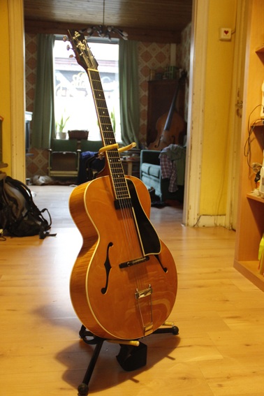 Is The LOAR 300, 600 or 700 suitable for bebop solo lines?-loar-jpg