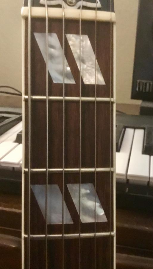 Gibson ES-175 - First string slips out of the nut-eea482f9-fd55-4672-94e3-06e13ecb50e9-jpg