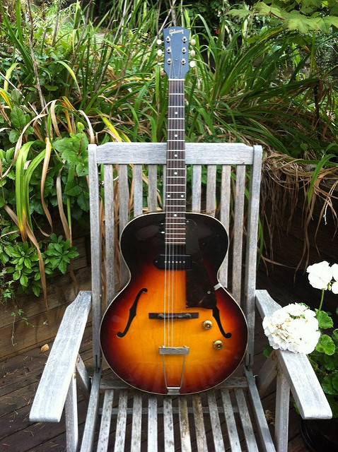 Praise be to the Gibson ES-125-8547933376_e0806b3f03_z-jpg