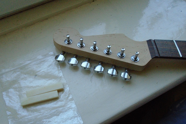 Gold strat partscaster build-014-jpg