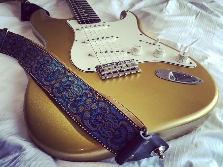 Gold strat partscaster build-img_1786-jpg