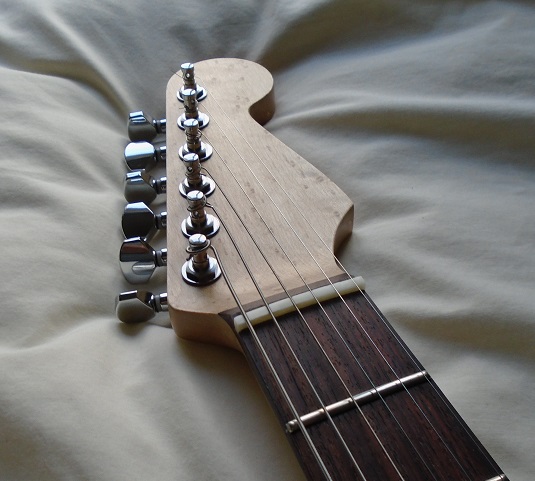 Gold strat partscaster build-068-jpg