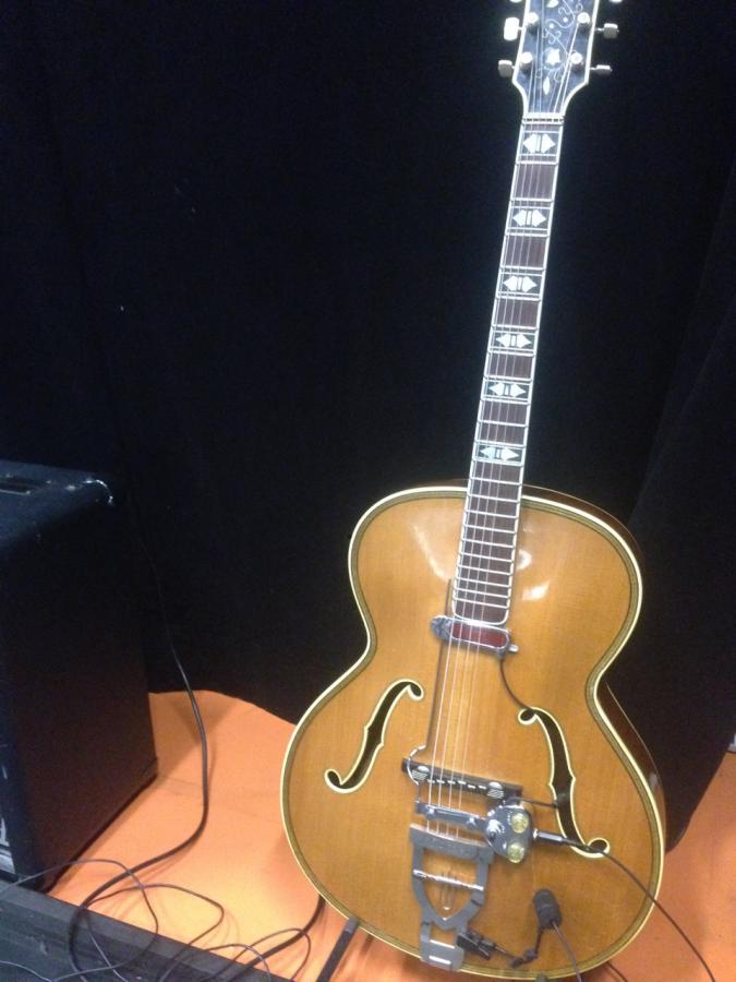 '50s Hofner and DeArmond Rhythm Chief - A Swingin&rsquo; Couple!-img_6099-jpg