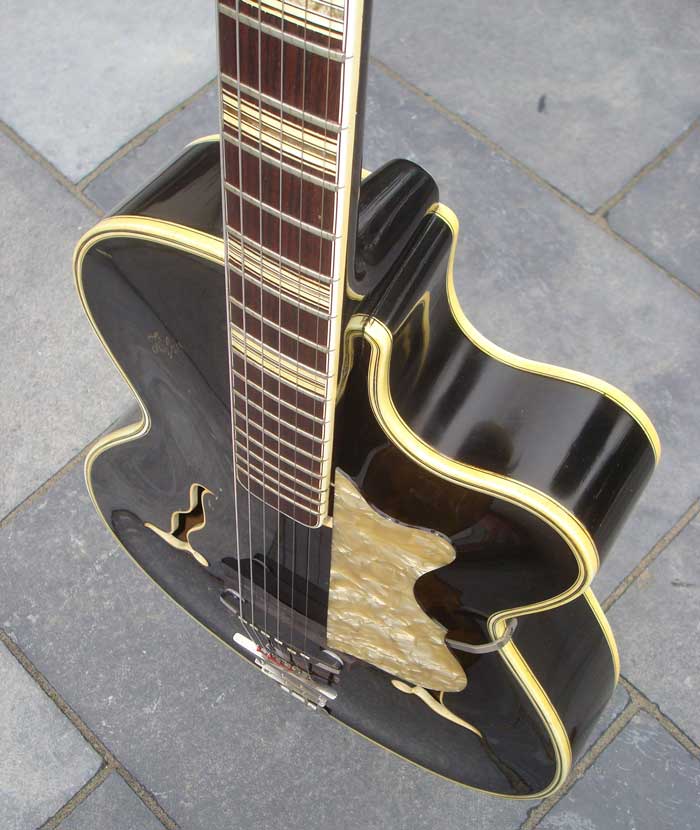 Godin 5th Avenue-hof-461s-2xxx-jpg