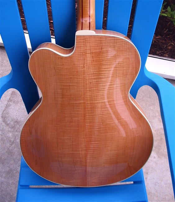 difference between gibson super V and gibson legrande-blond_back-jpg