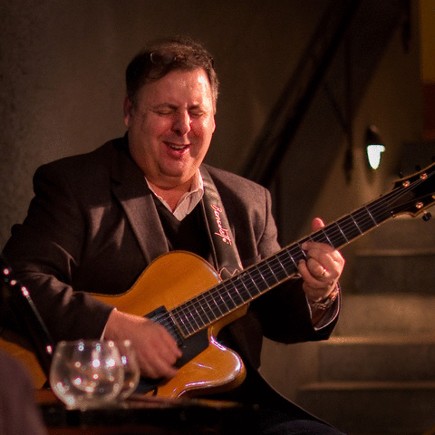 Seven-string guitar in jazz-2807329-gif
