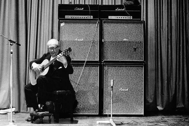 Proof that guitar tone is in the hands...-segovia-jpg