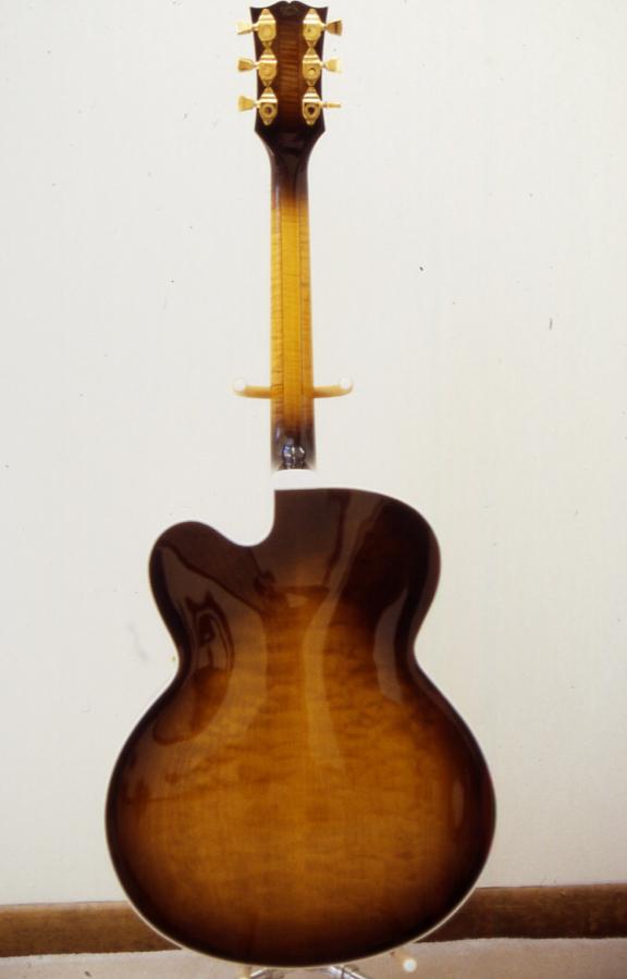 Gibson L-5: Does the model year of a James Hutchins signed L-5 matter?-l-5c-1987-rear-jpg