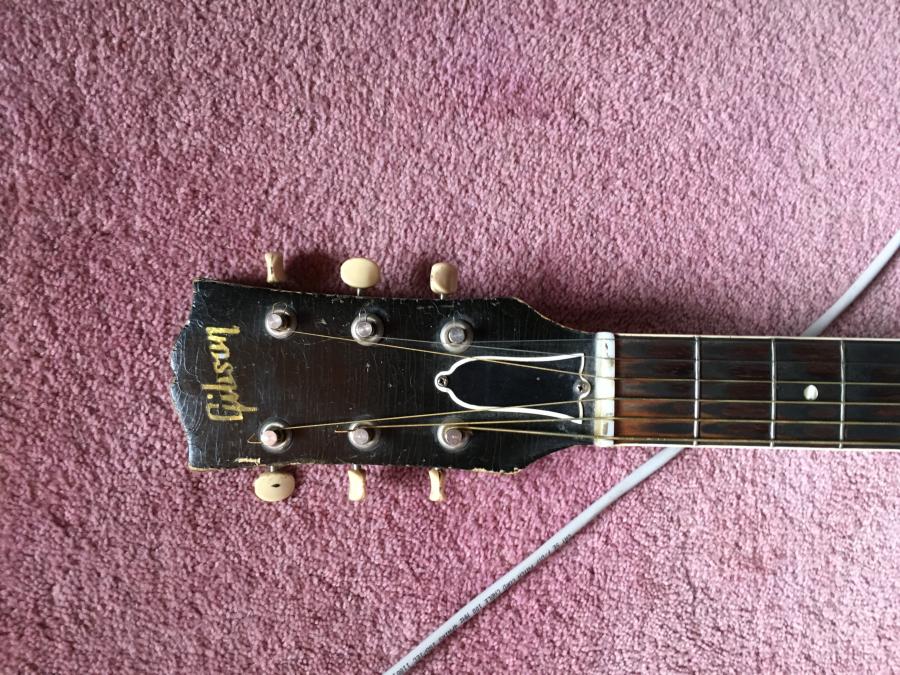Can anyone identify these 2 vintage Gibson guitars?-d4eff6ea-b78e-47fc-8c0a-7be9264c75d6-jpg