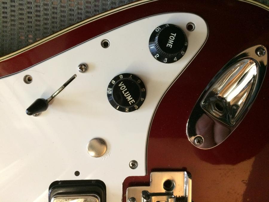 The Difference Between Fender Stratocaster and Telecaster-strat-controls_4106-jpg