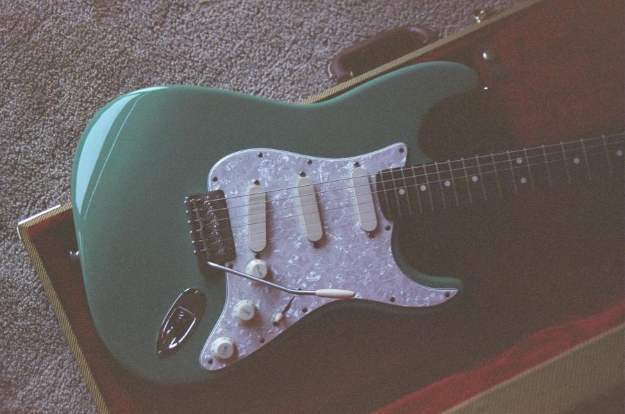 The Difference Between Fender Stratocaster and Telecaster-top-view-jpg