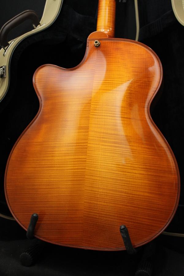 Modern jazz guitars with cello / violin like finish-chanviolin4-jpg