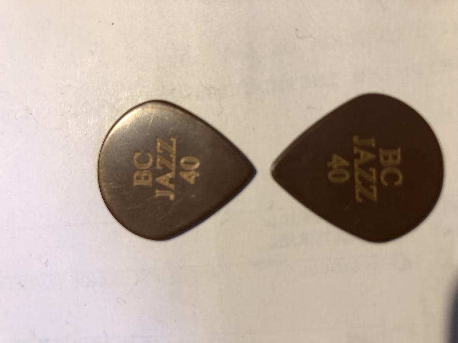 Thick guitar pick that does not chirp/click?-0f9eabef-f3b3-43fa-a800-1c5f8134a91f-jpg
