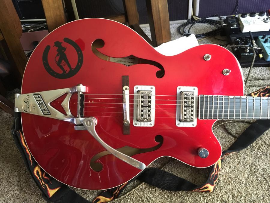 Vivid-colored jazz guitars?-gretsch-decal-jpg