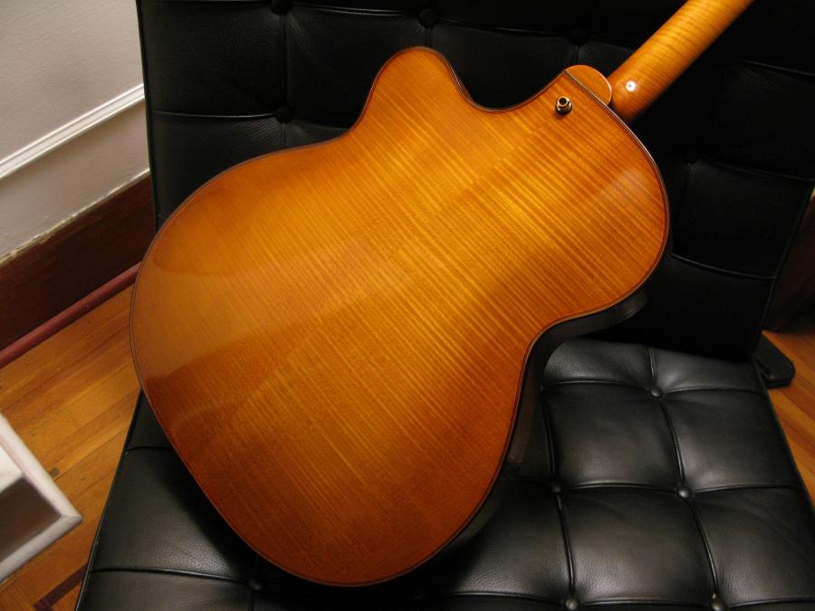 Modern jazz guitars with cello / violin like finish-img_1721-jpg