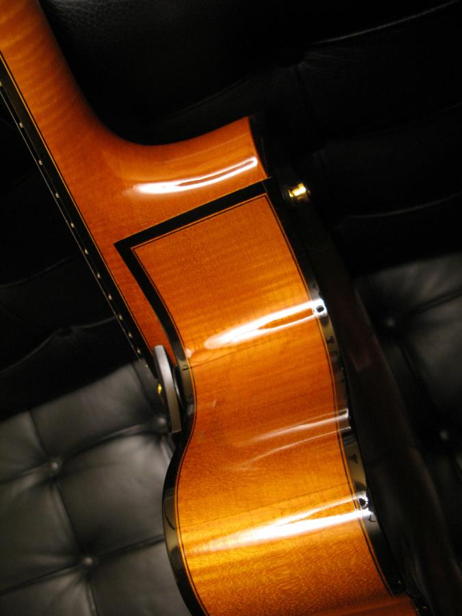 Modern jazz guitars with cello / violin like finish-img_1743-jpg