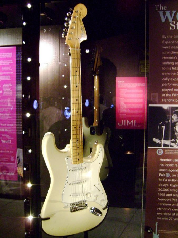 1974 Fender Stratocaster &amp; Silverface Deluxe-3386051937_eb4caa6b16_b-jpg