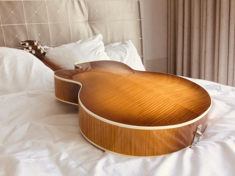 Gibson Solid Formed - Sunrise Tea Burst-4b671097-552c-4c64-abf8-a14cd51ffee3-jpg