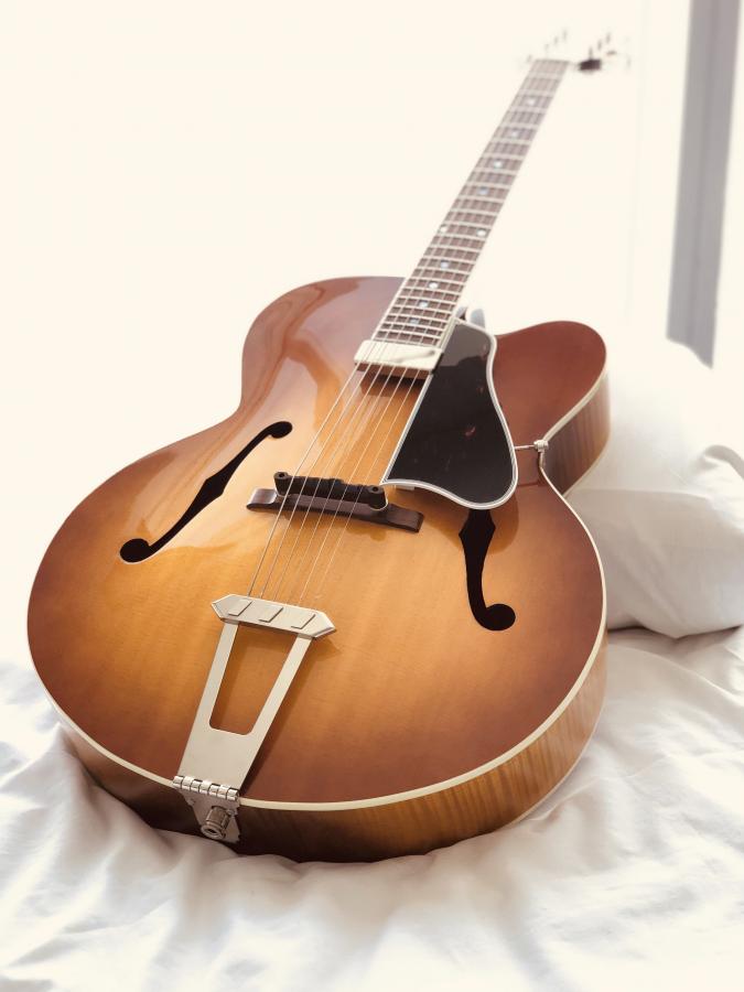 Gibson Solid Formed - Sunrise Tea Burst-c5d35939-02bb-48f4-bbfd-3cb0b5b1e008-jpg