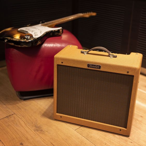 Opinions on Fender Blues Jr amp?-fender-blues-junior-jpg
