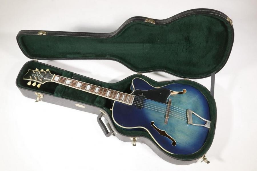 Anyone into Blue Guitars?-83874318_2_x-jpg